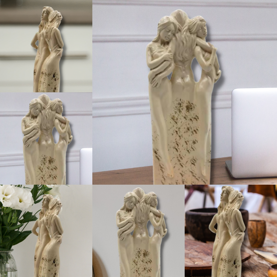 Sculptures des trois sœurs qui s'embrassent par Lucie™ - Vente de fin de collection